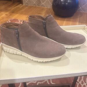 NAOT booties size 9 EU40 excellent used condition.